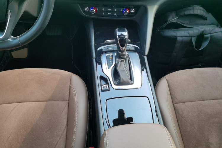 Used Buick Regal 2019 20T Elite Version China VI Standard Gear Lever