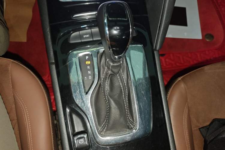 Used Buick Regal 2019 Revised 20T Luxury Version China VI Standard Gear Lever