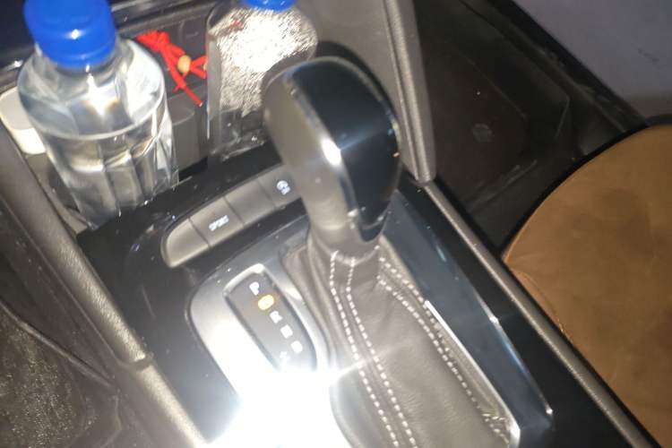 Used Buick Regal 2019 20T Elite Version China VI Standard Gear Lever