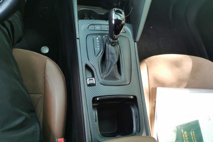 Used Buick Regal 2019 20T Elite Version China VI Standard Gear Lever