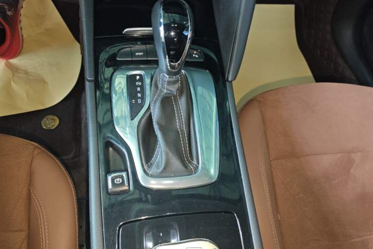 Used Buick Regal 2019 20T Elite Version China VI Standard Gear Lever