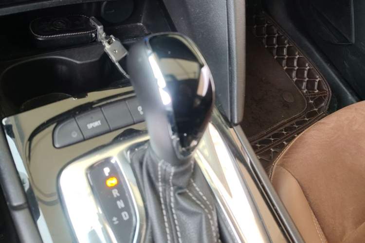 Used Buick Regal 2019 20T Elite Version China VI Standard Gear Lever