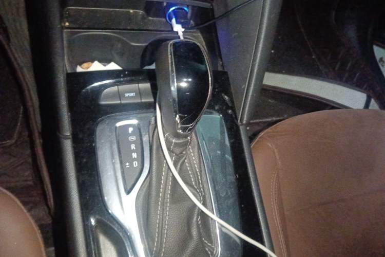 Used Buick Regal 2019 20T Elite Version China VI Standard Gear Lever