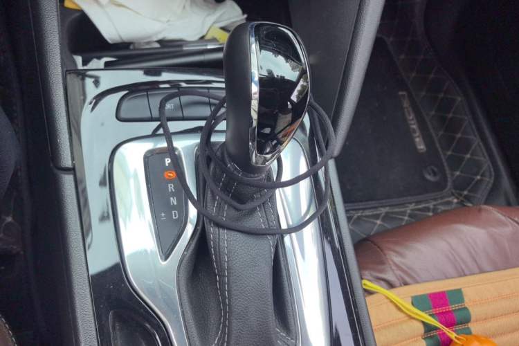 Used Buick Regal 2019 20T Elite Version China VI Standard Gear Lever