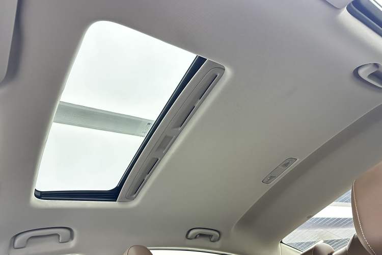 Used Buick Regal 2019 20T Elite Version China VI Standard Headliner