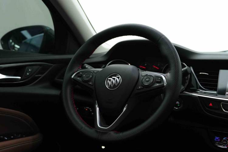 Used Buick Regal 2019 20T Elite Version China VI Standard Interior 3