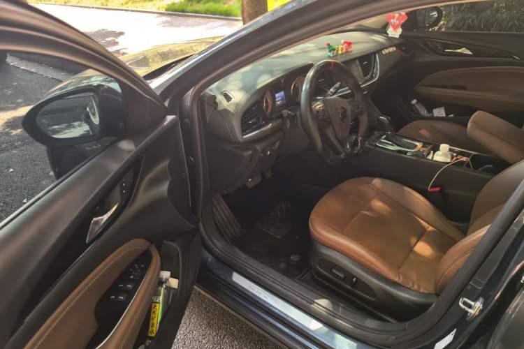 Used Buick Regal 2019 20T Elite Version China VI Standard Interior 3