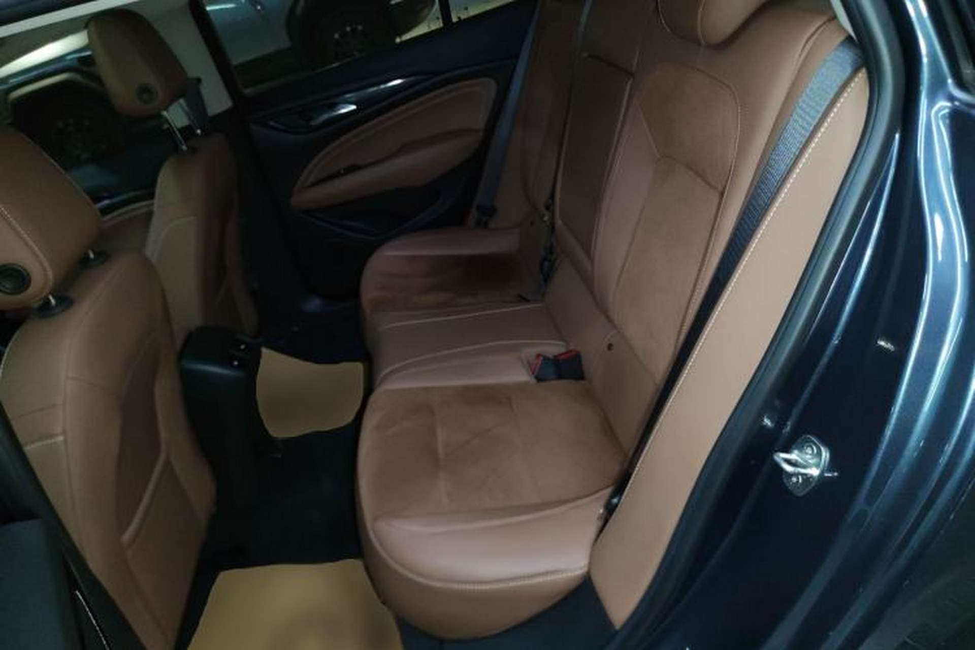 Used Buick Regal 2019 20T Elite Version China VI Standard Interior 4