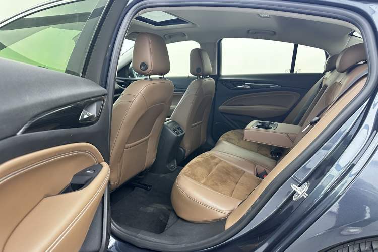 Used Buick Regal 2019 20T Elite Version China VI Standard Interior 5