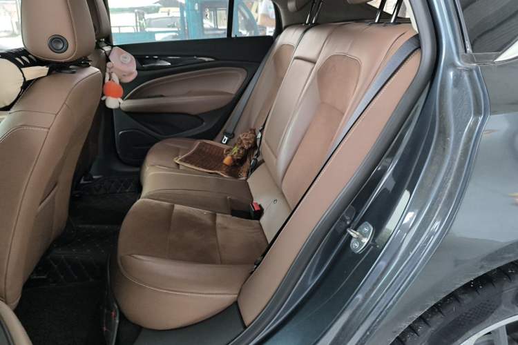Used Buick Regal 2019 28T Luxury Edition China VI Left Rear Seat