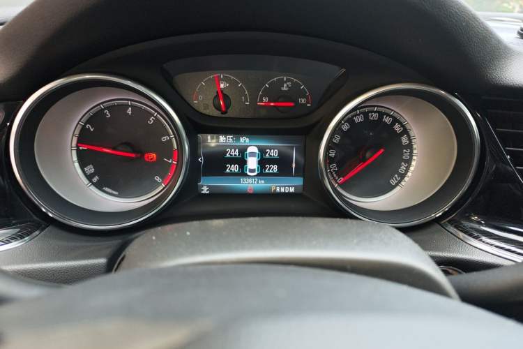 Used Buick Regal 2019 20T Elite Version China VI Standard Odometer Close Up