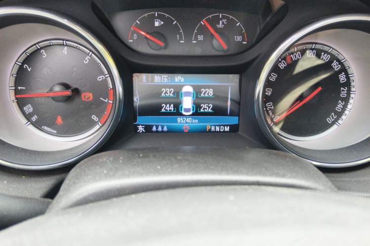 Used Buick Regal 2019 20T Elite Version China VI Standard Odometer Close Up