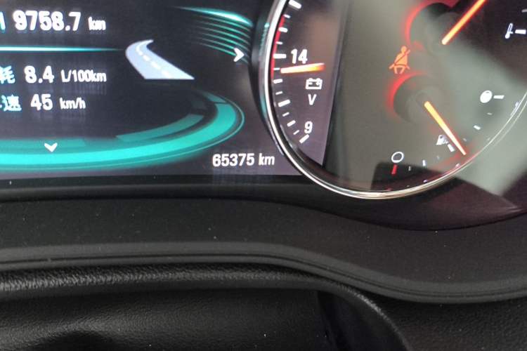 Used Buick Regal 2019 28T Luxury Edition China VI Odometer Close Up
