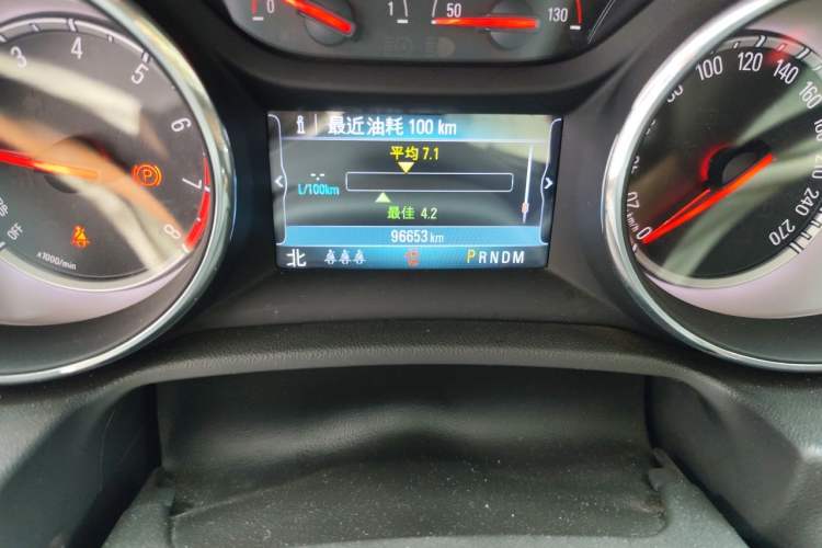 Used Buick Regal 2019 20T Elite Version China VI Standard Odometer Close Up