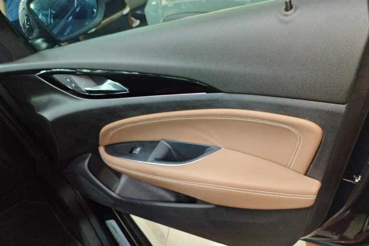Used Buick Regal 2019 20T Elite Version China VI Standard Right Front Door Interior