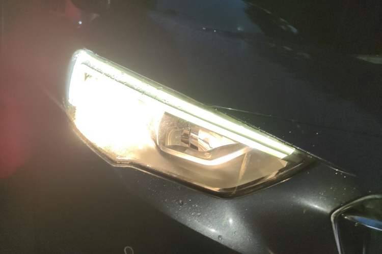 Used Buick Regal 2019 20T Elite Version China VI Standard Right Front Headlight