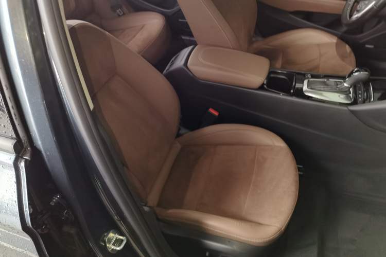 Used Buick Regal 2019 28T Luxury Edition China VI Right Front Seat