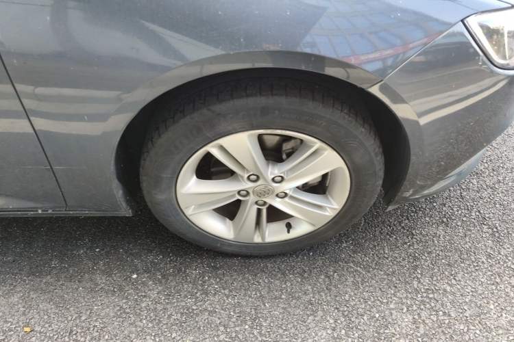 Used Buick Regal 2019 20T Elite Version China VI Standard Right Front Wheel Hub