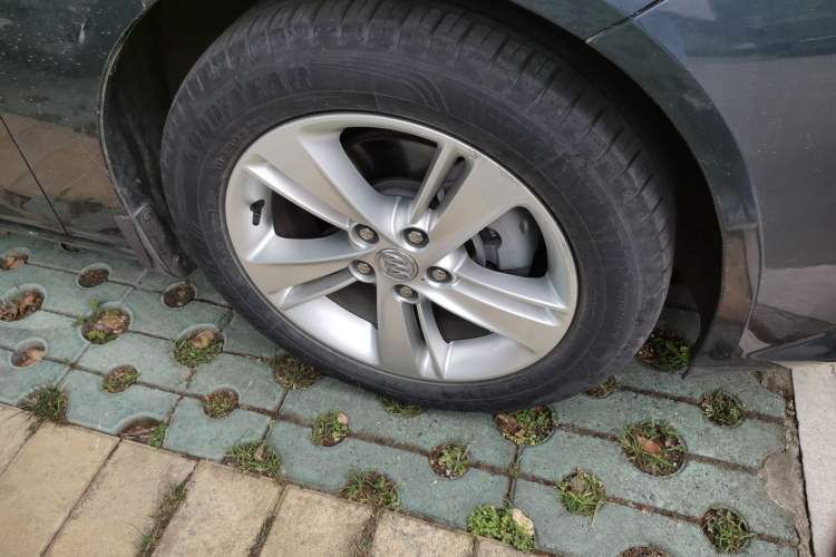 Used Buick Regal 2019 20T Elite Version China VI Standard Right Front Wheel Hub