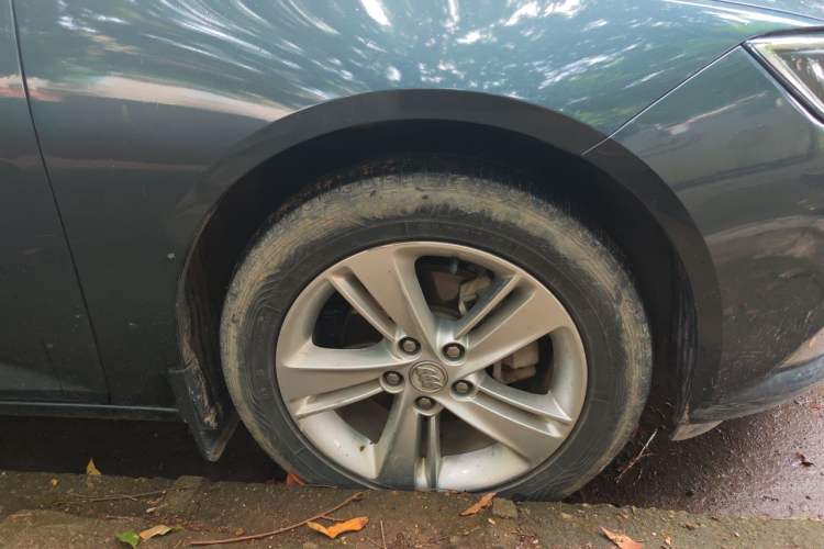 Used Buick Regal 2019 20T Elite Version China VI Standard Right Front Wheel Hub
