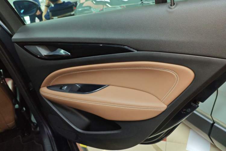 Used Buick Regal 2019 20T Elite Version China VI Standard Right Rear Door Interior