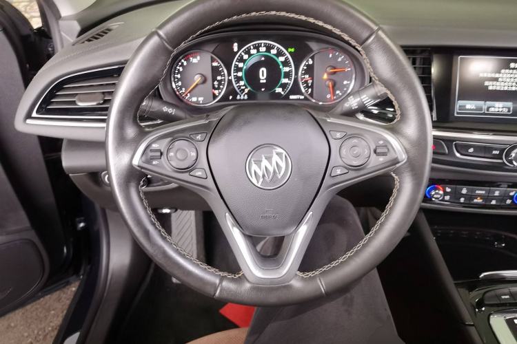 Used Buick Regal 2019 28T Luxury Edition China VI Steering Wheel