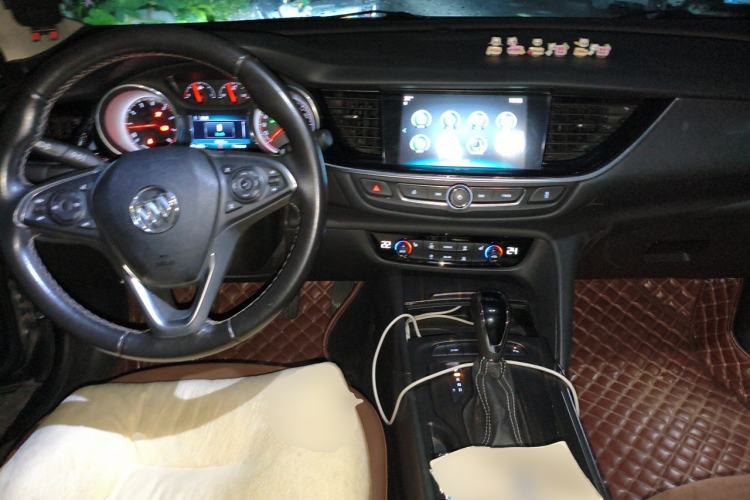 Used Buick Regal 2019 20T Elite Version China VI Standard Center Console