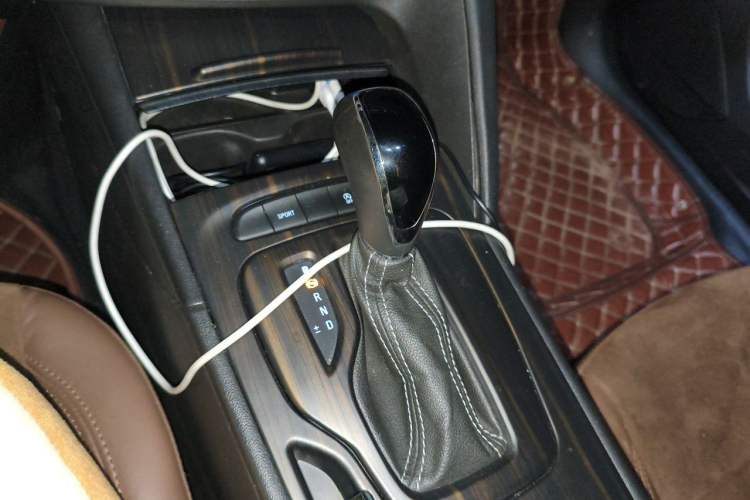 Used Buick Regal 2019 20T Elite Version China VI Standard Gear Lever