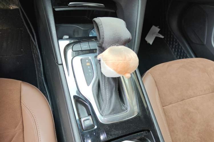Used Buick Regal 2019 20T Elite Version China VI Standard Gear Lever