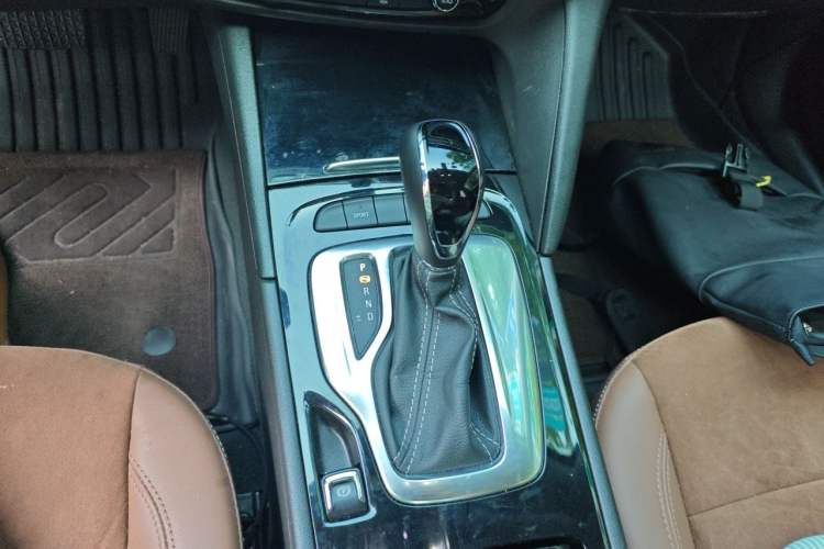 Used Buick Regal 2019 20T Luxury Model China VI Standard Gear Lever