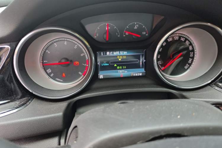 Used Buick Regal 2019 20T Luxury Model China VI Standard Odometer Close Up