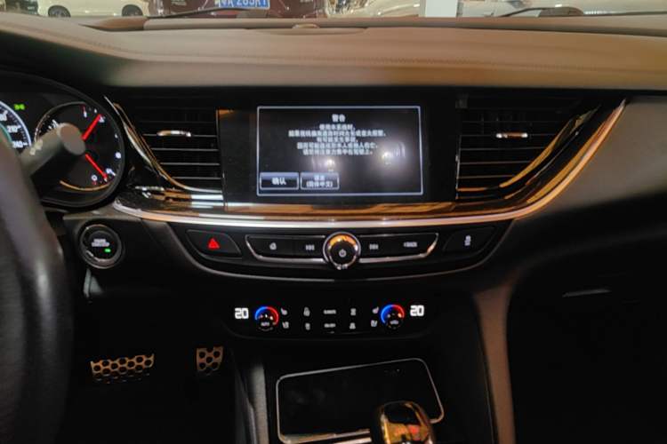 Used Buick Regal 2019 GS 28T Prestige Model China VI Standard Audio And AC Panel