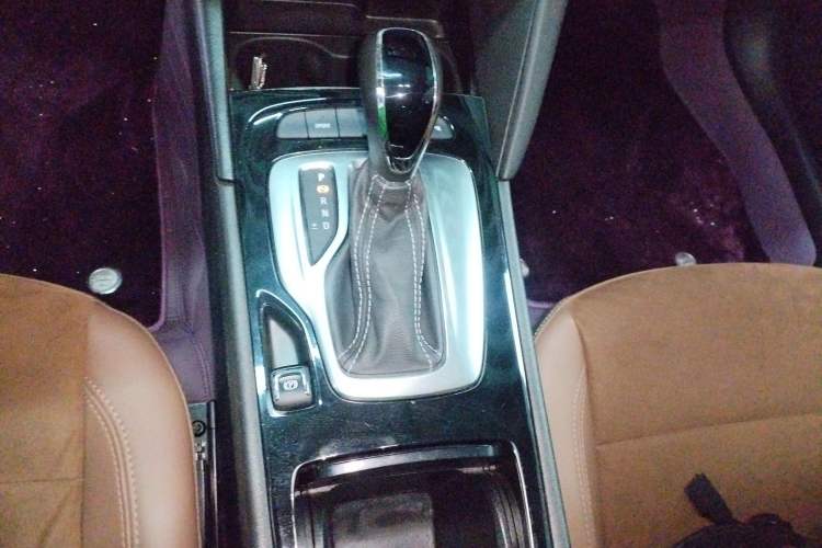 Used Buick Regal 2019 20T Elite Version China VI Standard Gear Lever