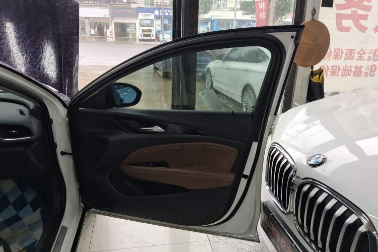 Used Buick Regal 2019 20T Elite Version China VI Standard Right Front Door Interior