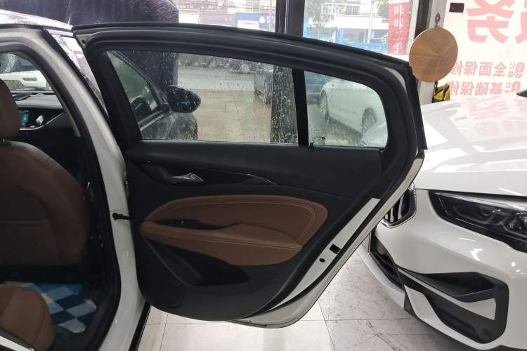 Used Buick Regal 2019 20T Elite Version China VI Standard Right Rear Door Interior