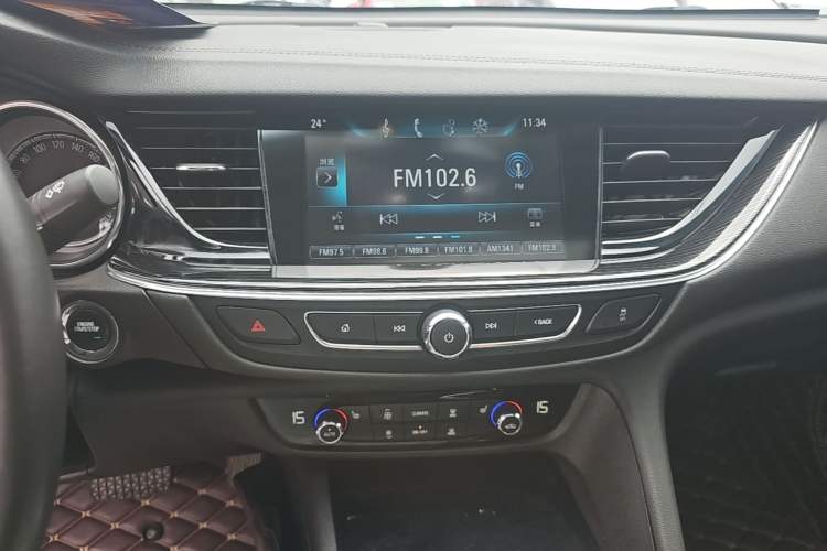 Used Buick Regal 2019 20T Elite Version China VI Standard Audio And AC Panel
