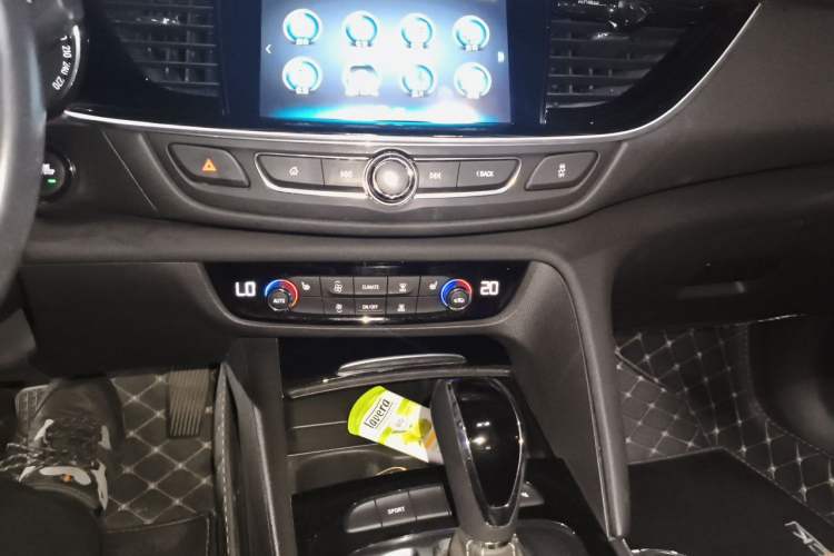 Used Buick Regal 2019 Revised 20T Luxury Version China VI Standard Audio And AC Panel