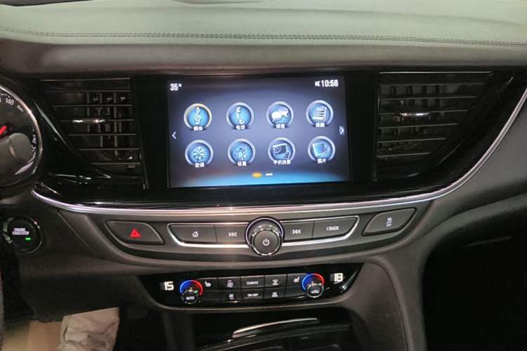 Used Buick Regal 2019 20T Elite Version China VI Standard Audio And AC Panel