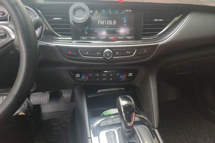 Used Buick Regal 2019 20T Elite Version China V Standard Audio And AC Panel