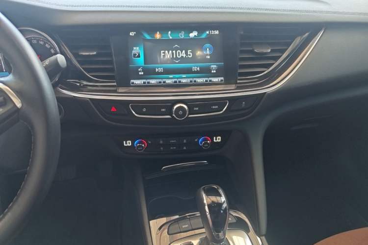 Used Buick Regal 2019 20T Elite Version China VI Standard Audio And AC Panel