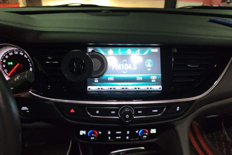 Used Buick Regal 2019 20T Elite Version China VI Standard Audio And AC Panel