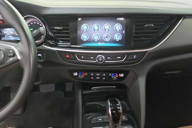 Used Buick Regal 2019 20T Elite Version China V Standard Audio And AC Panel