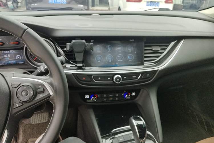 Used Buick Regal 2019 20T Elite Version China VI Standard Audio And AC Panel