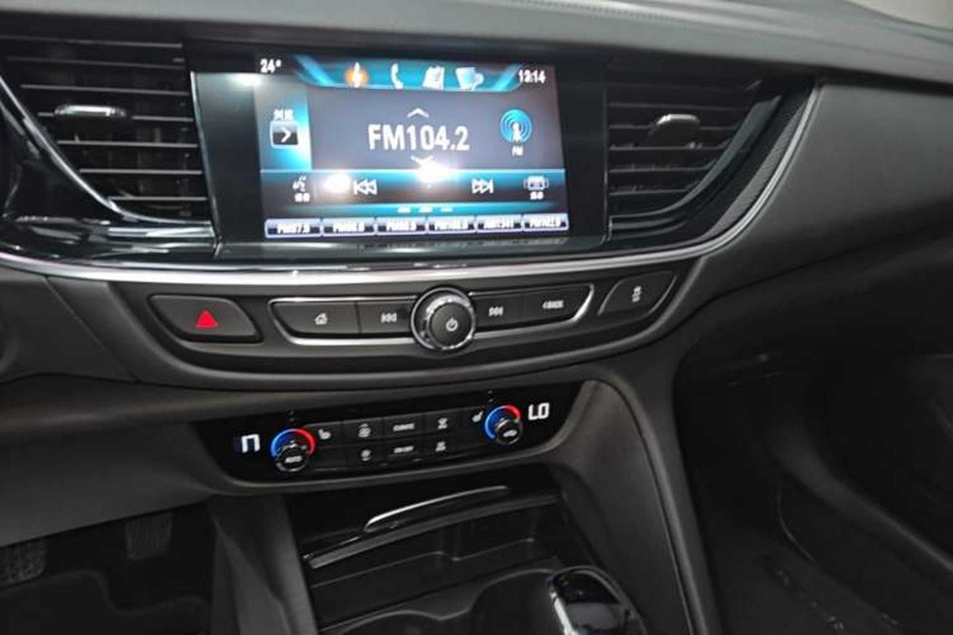 Used Buick Regal 2019 20T Elite Version China VI Standard Audio And AC Panel