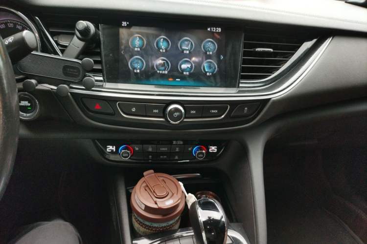 Used Buick Regal 2019 20T Elite Version China V Standard Audio And AC Panel