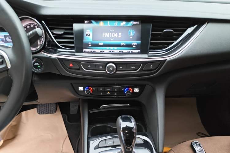 Used Buick Regal 2019 20T Elite Version China V Standard Audio And AC Panel