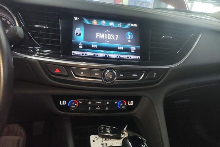 Used Buick Regal 2019 20T Elite Version China VI Standard Audio And AC Panel