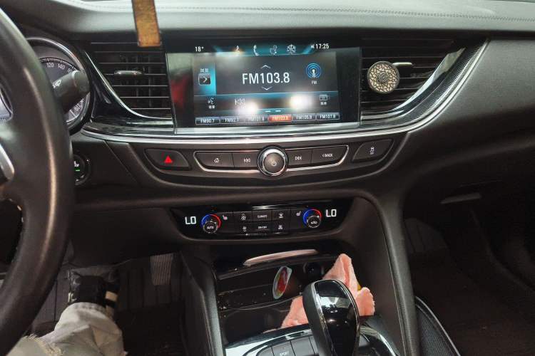Used Buick Regal 2019 20T Elite Version China VI Standard Audio And AC Panel
