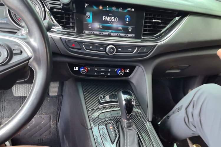 Used Buick Regal 2019 20T Elite Version China V Standard Audio And AC Panel