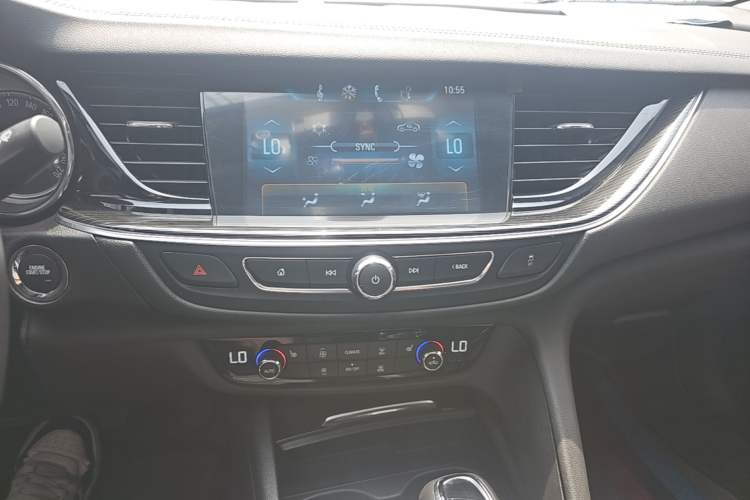 Used Buick Regal 2019 20T Elite Version China VI Standard Audio And AC Panel